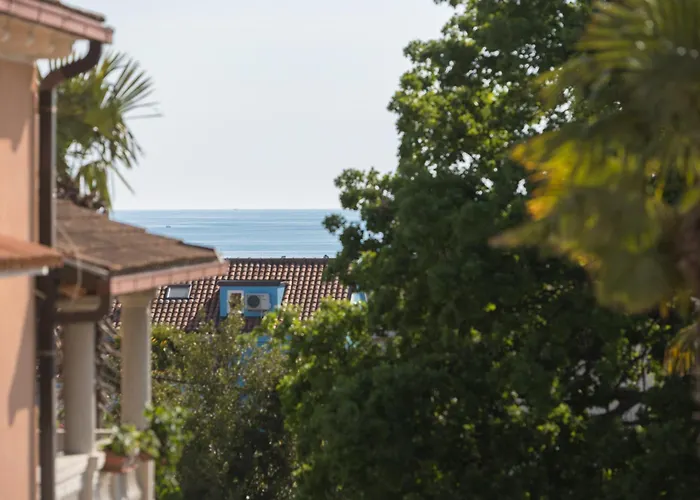 3 & 4 Bedrooms Apartment Simona