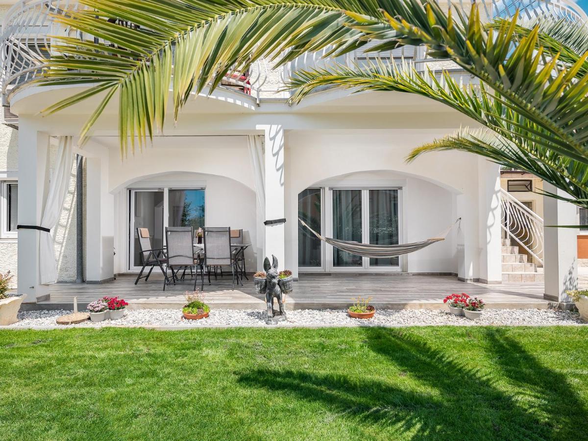 3 & 4 Bedrooms Simona