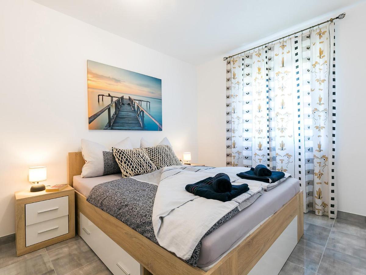 3 & 4 Bedrooms Simona