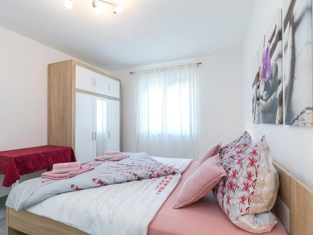 3 & 4 Bedrooms Simona Apartment Porec