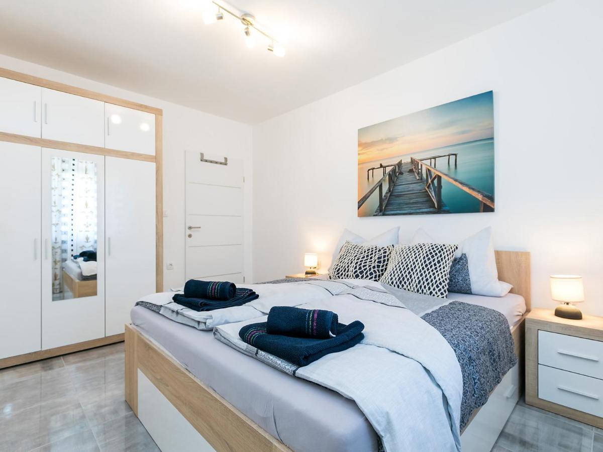 Apartment 3 & 4 Bedrooms Simona Porec
