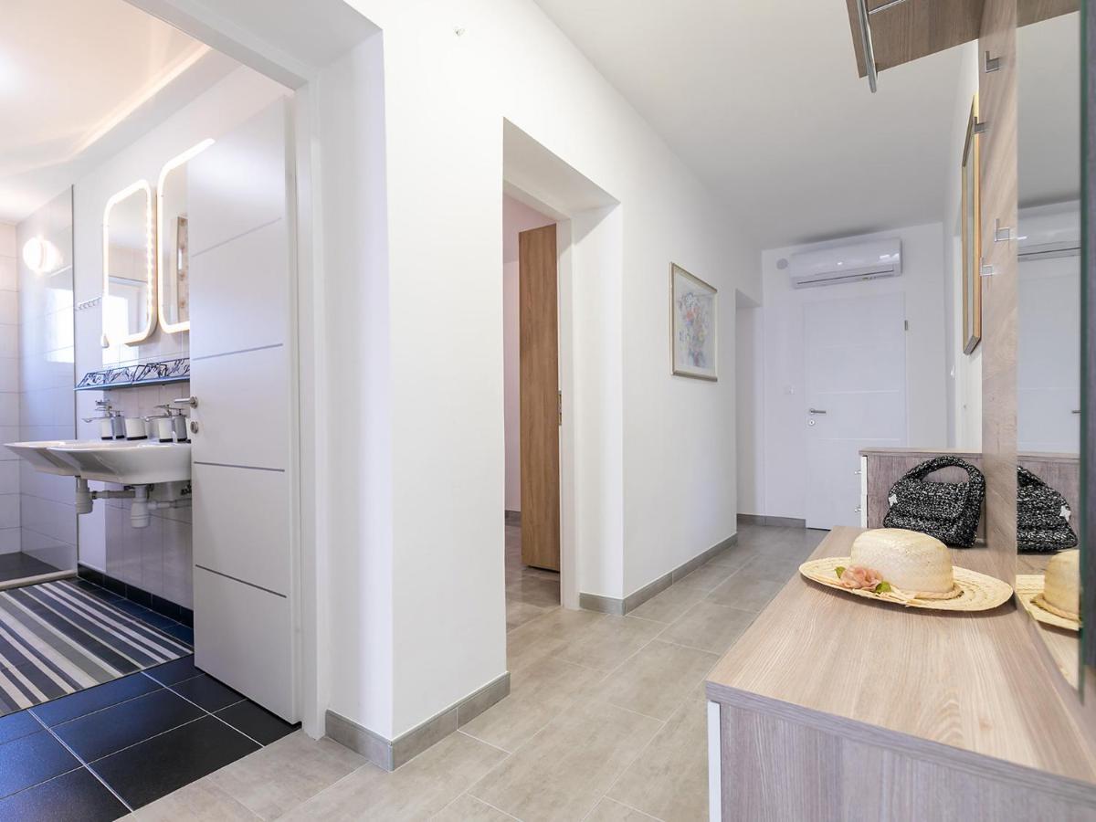 3 & 4 Bedrooms Simona Apartment