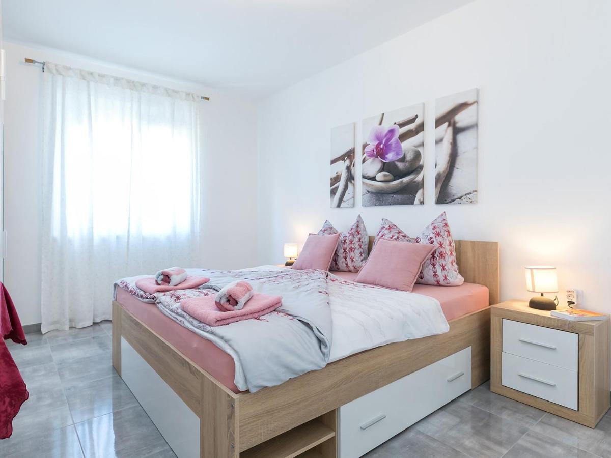3 & 4 Bedrooms Simona *