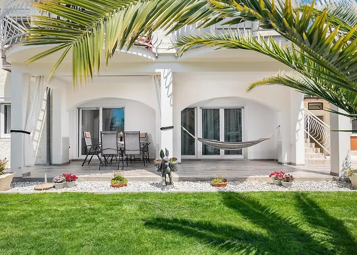 3 & 4 Bedrooms Apartment Simona