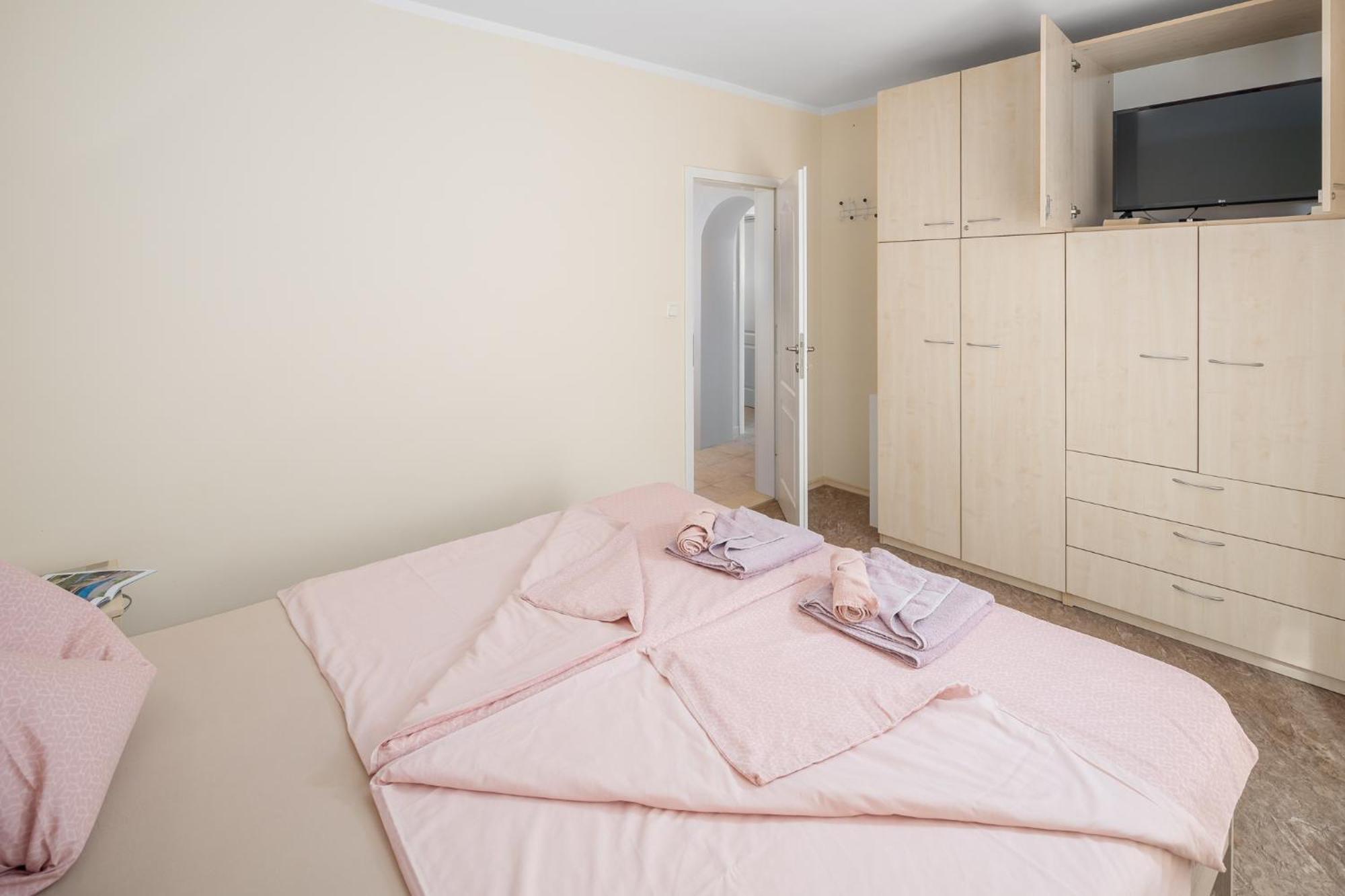 3 & 4 Bedrooms Simona *