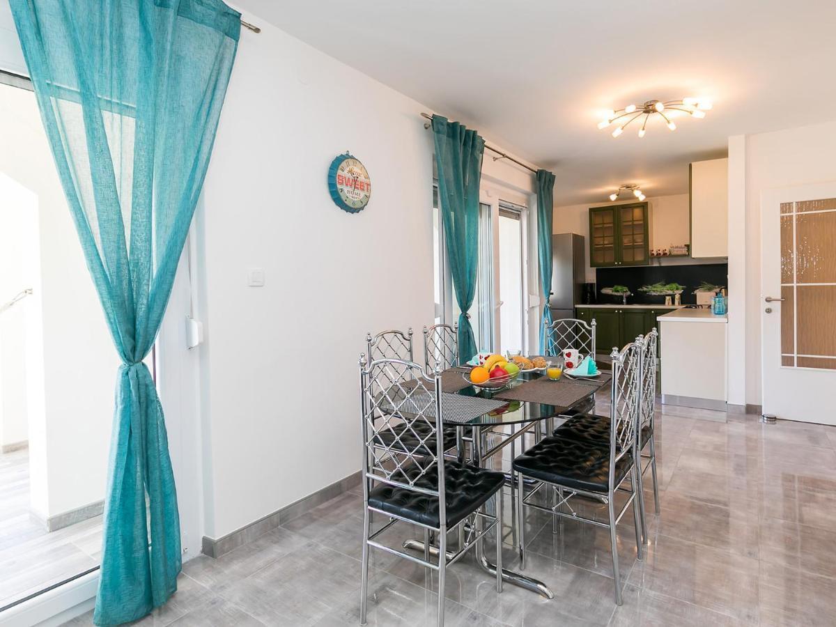 3 & 4 Bedrooms Simona Apartment Porec
